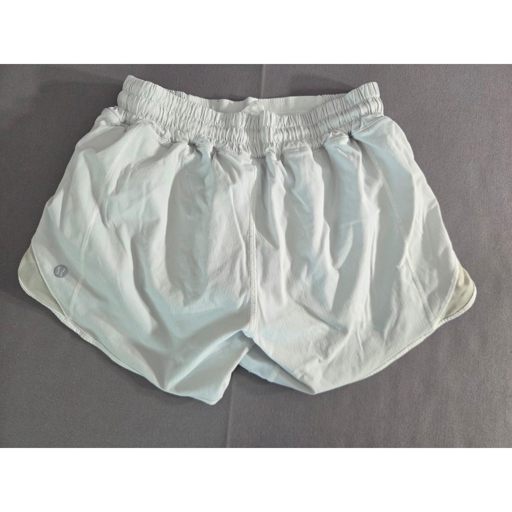 Lululemon Shorts Womens 4 White Lined Stretch Loose Running Active Gym Vented
